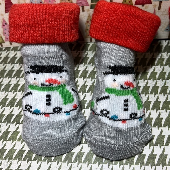 NWOT BABY BOOTIES/socks. - Picture 4 of 5